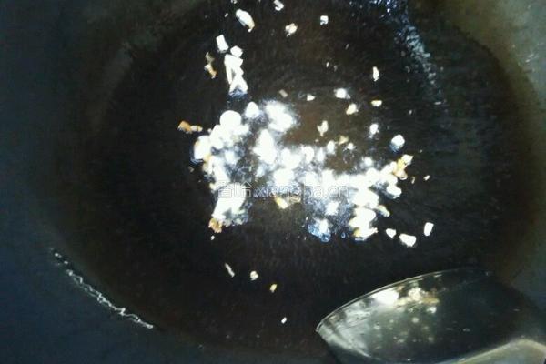 罐头豆鼓鲮鱼炒芥菜的做法图解1
