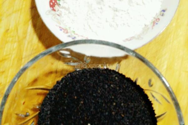 自制黑芝麻糊粉的做法图解1