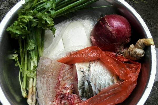 家长菜豆腐炖鱼的做法图解1