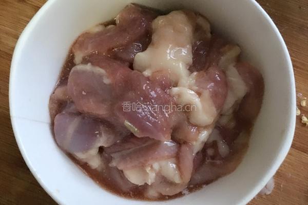 葱爆羊肉的做法图解1