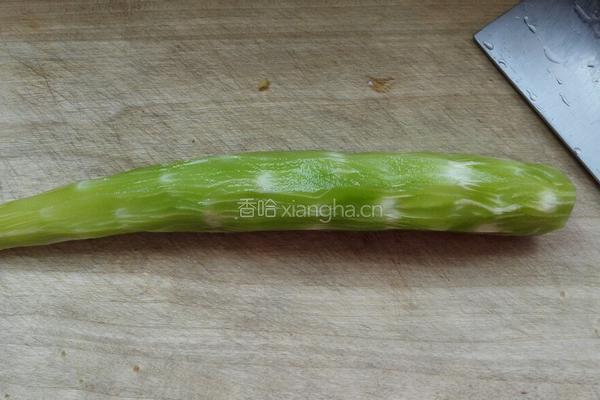 凉拌青笋丝的做法图解1