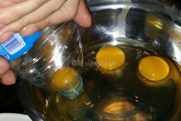 蔓越莓果粒加草莓果酱蛋糕的做法图解3