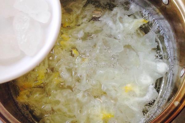 银耳红枣雪梨粥的做法图解4