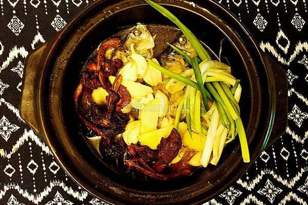 野蘑菇鲫鱼豆腐汤的做法图解5