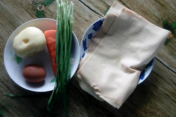豆腐皮卷三丝的做法图解1