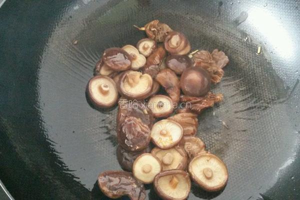 香菇油菜的做法图解3