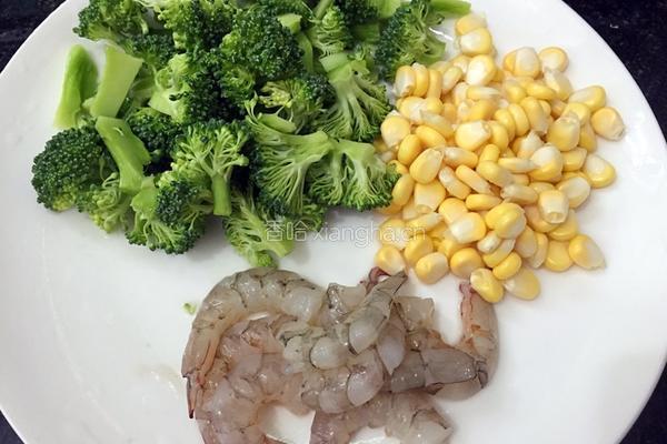 虾仁芝士焖饭的做法图解1