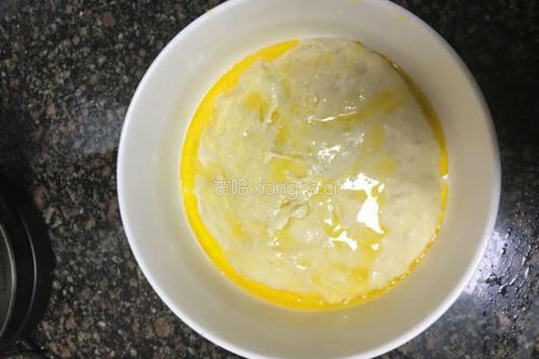 挤挤小熊豆沙面包的做法图解3