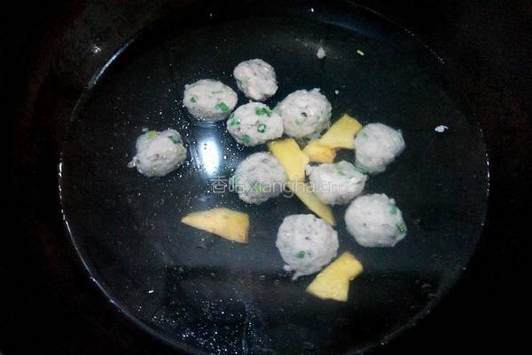 香菇豆腐鱼丸汤的做法图解3
