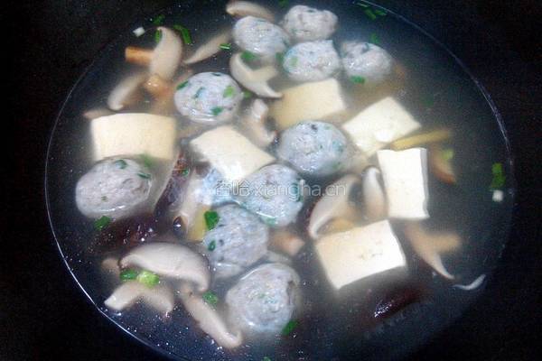 香菇豆腐鱼丸汤的做法图解5