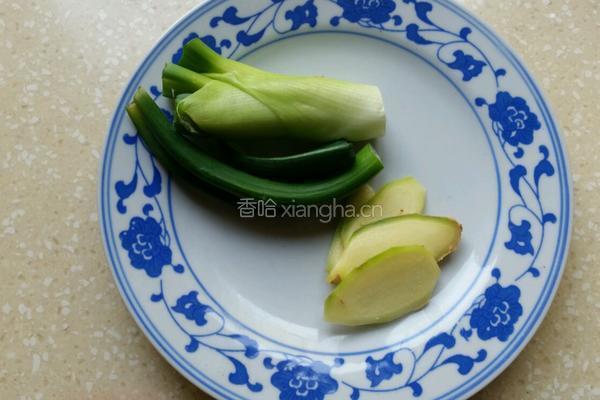 鸡爪花生红枣汤的做法图解5