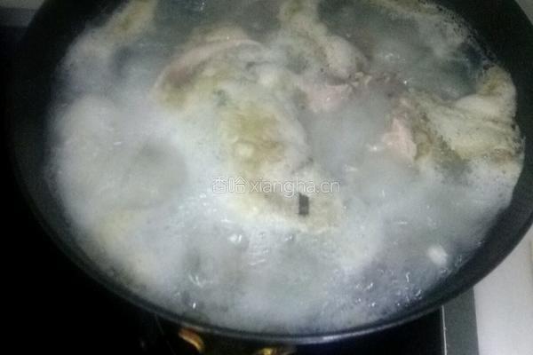 脊骨炖酸菜的做法图解3