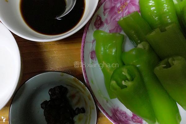 虎皮尖椒的做法图解1