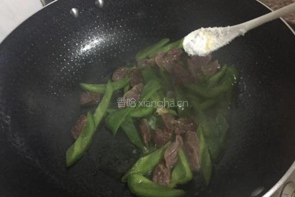 腊肠炒青椒的做法图解7