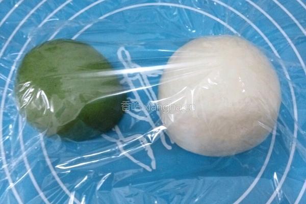 翡翠莲蓉蛋黄酥的做法图解5