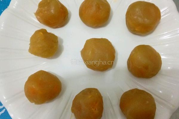 翡翠莲蓉蛋黄酥的做法图解11