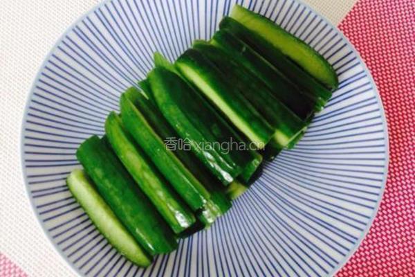 蒜香麻酱黄瓜条的做法图解7