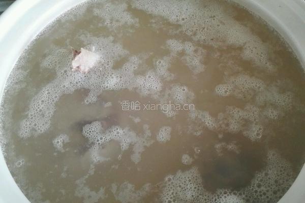 萝卜脊骨汤的做法图解4