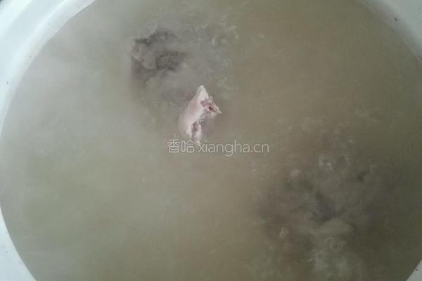 萝卜脊骨汤的做法图解5