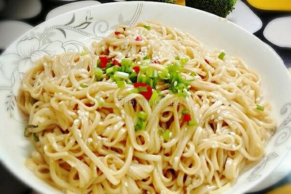 芝麻酱葱油拌面的做法图解6