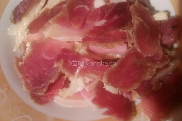 青椒炒腊肉的做法图解2