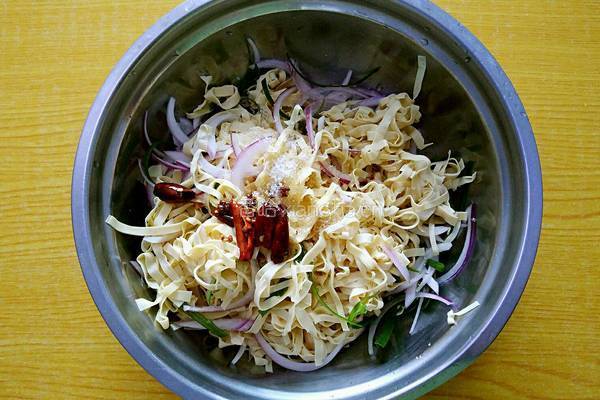葱香干豆腐的做法图解4