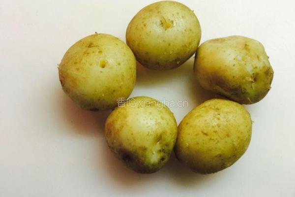 懒人版炸脆皮土豆的做法图解1