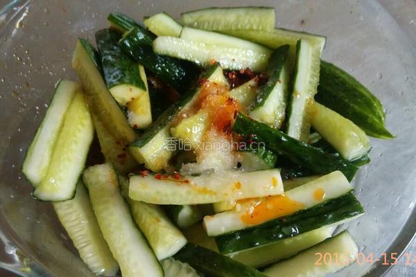 酸辣甜黄瓜条的做法图解3
