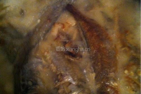 芹菜烧小黄鱼的做法图解3