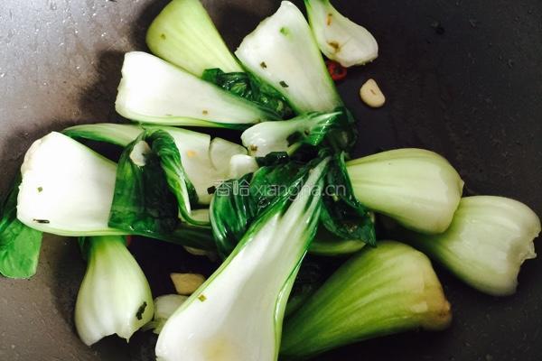 牛肉蘑菇粒9勺饭的做法图解2