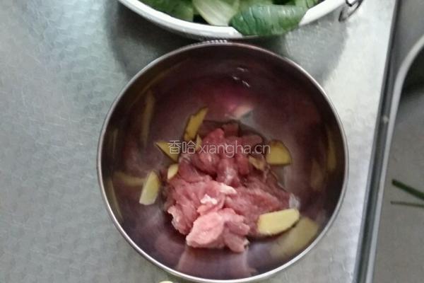 蚕豆肉片汤的做法图解1