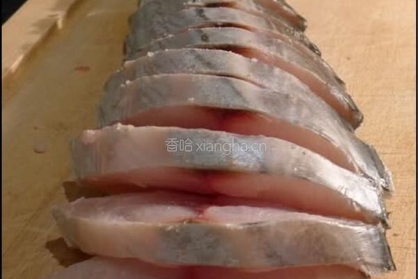 茶香薰鲅鱼罐头的做法图解1