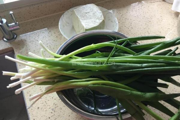 小葱拌豆腐的做法图解3