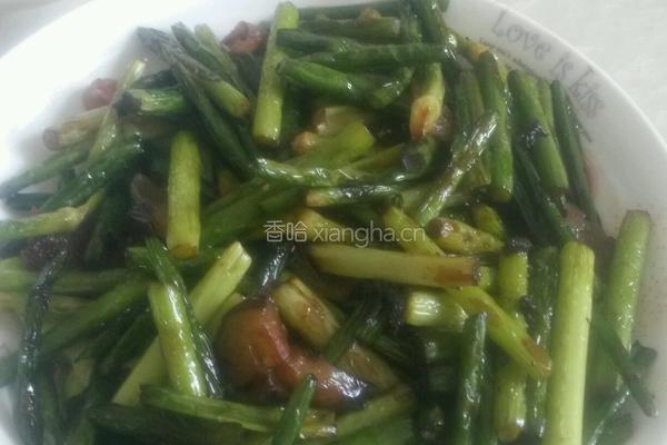 腊肉炒蒜薹的做法图解4