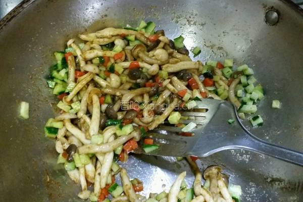 双菇咖喱炒饭的做法图解8