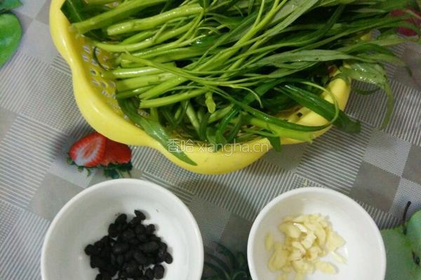 豆鼓蒜通心菜蓉的做法图解1