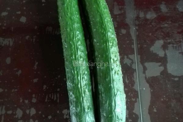 酸脆黄瓜丁的做法图解1