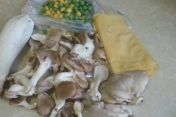 黄金菌菇卷的做法图解1