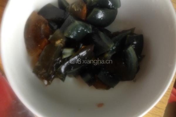 正宗皮蛋瘦肉粥的做法图解4