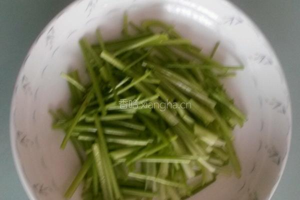 芫爆鸡丝的做法图解1