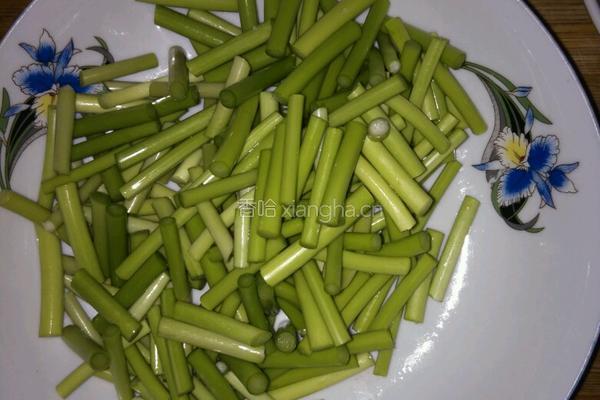 蒜薹炒肉片的做法图解2