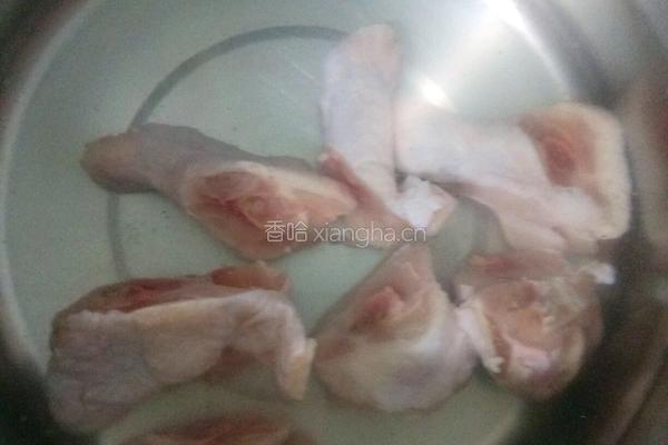 胡萝卜玉米鸡腿汤的做法图解4