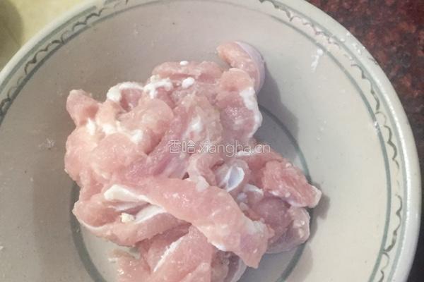 白灼瘦肉的做法图解1