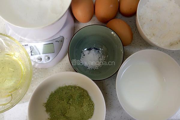 抹茶蛋糕卷的做法图解1