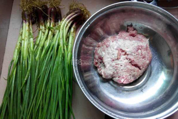 猪肉馅饺子和云吞的做法图解1