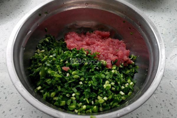 韭菜肉包子的做法图解3