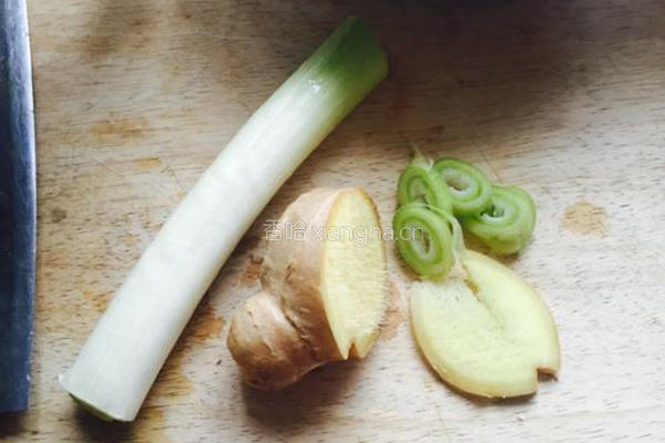 番茄海带蔬菜汤的做法图解2