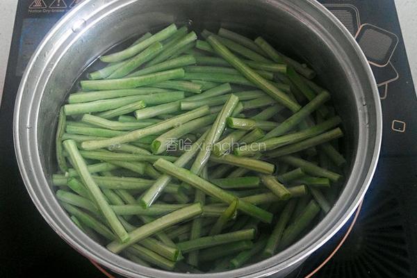 蒜末豇豆的做法图解3