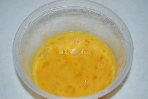 艾草煎蛋的做法图解2