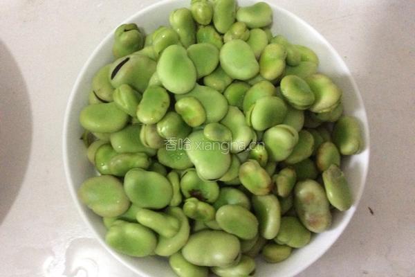 素炒蚕豆的做法图解2